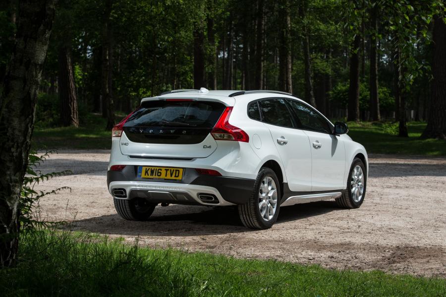  Volvo V40 D4 Cross Country 2016 года  (UK) (фото 16 из 30)